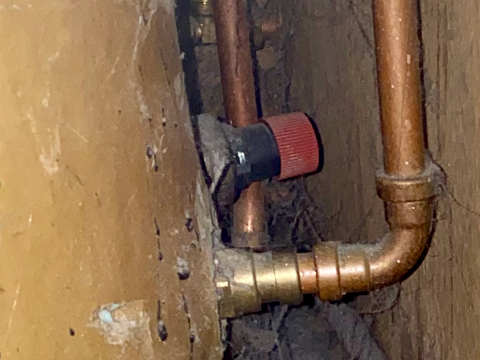 The – very well hidden – pressure relief valve